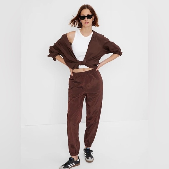 GAP Pants - Gap Women’s Brown Windbreaker Pants
